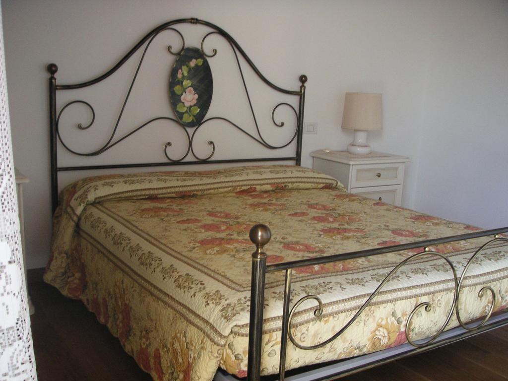 Agriturismo Due Torri 몬테벨루나 객실 사진