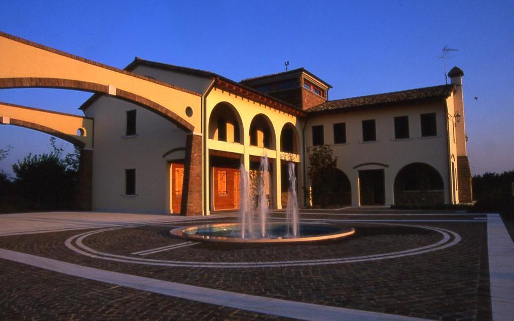 Agriturismo Due Torri 몬테벨루나 외부 사진