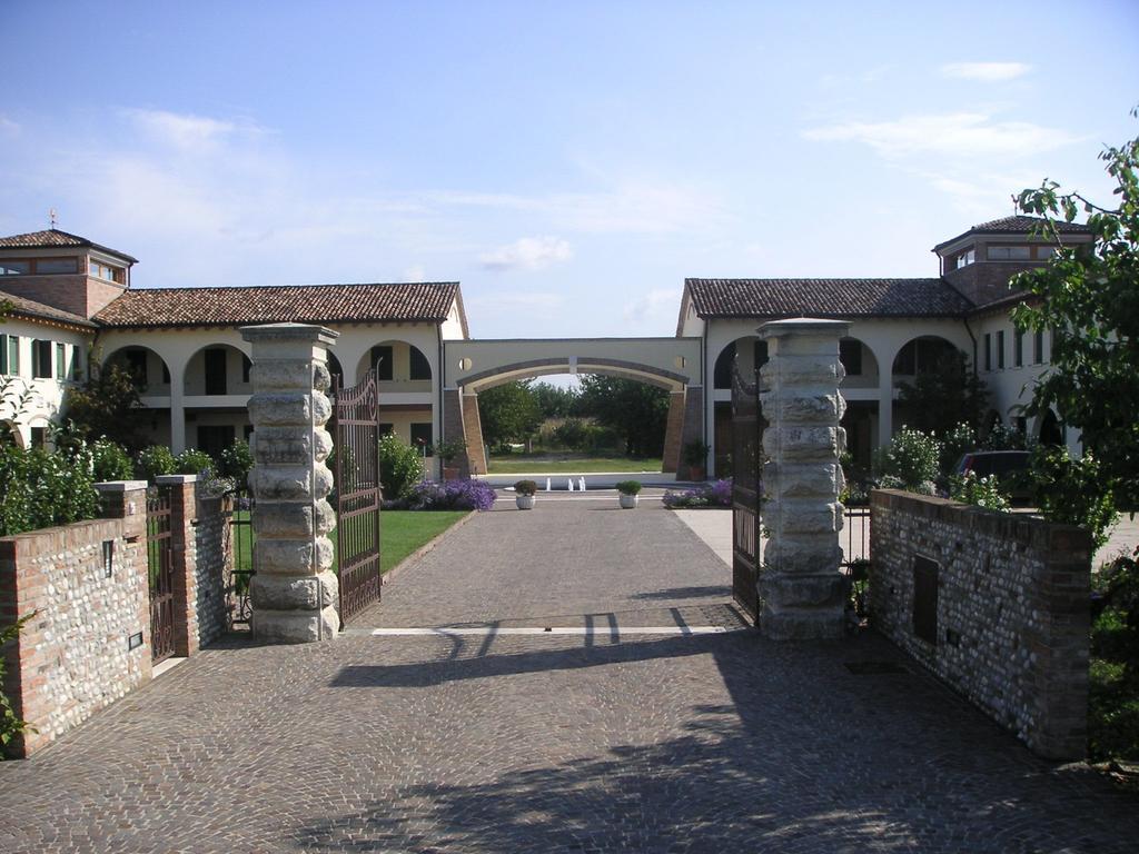 Agriturismo Due Torri 몬테벨루나 객실 사진