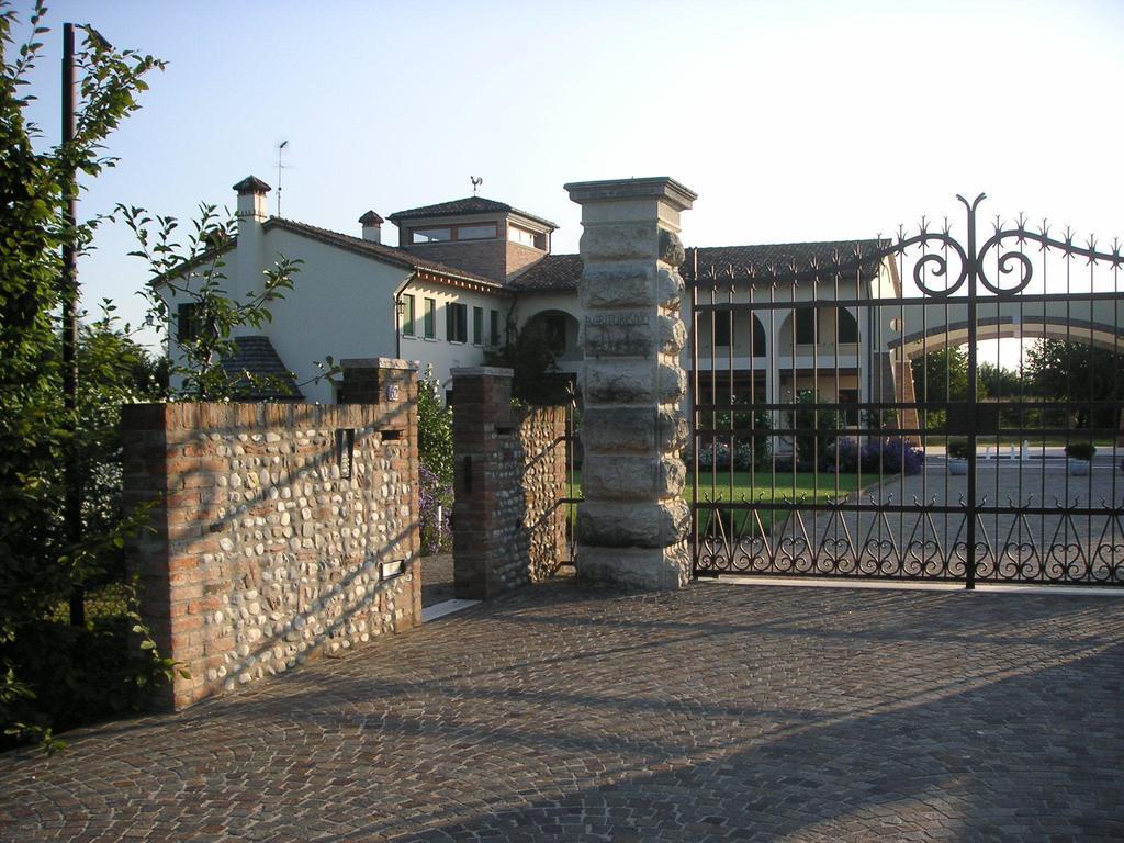 Agriturismo Due Torri 몬테벨루나 외부 사진