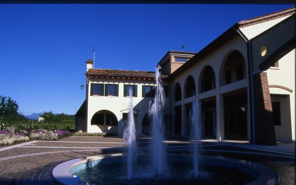 Agriturismo Due Torri 몬테벨루나 외부 사진