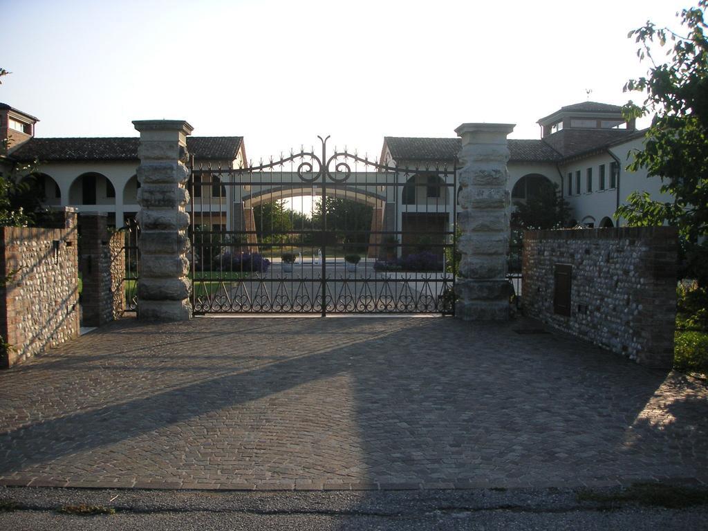 Agriturismo Due Torri 몬테벨루나 외부 사진