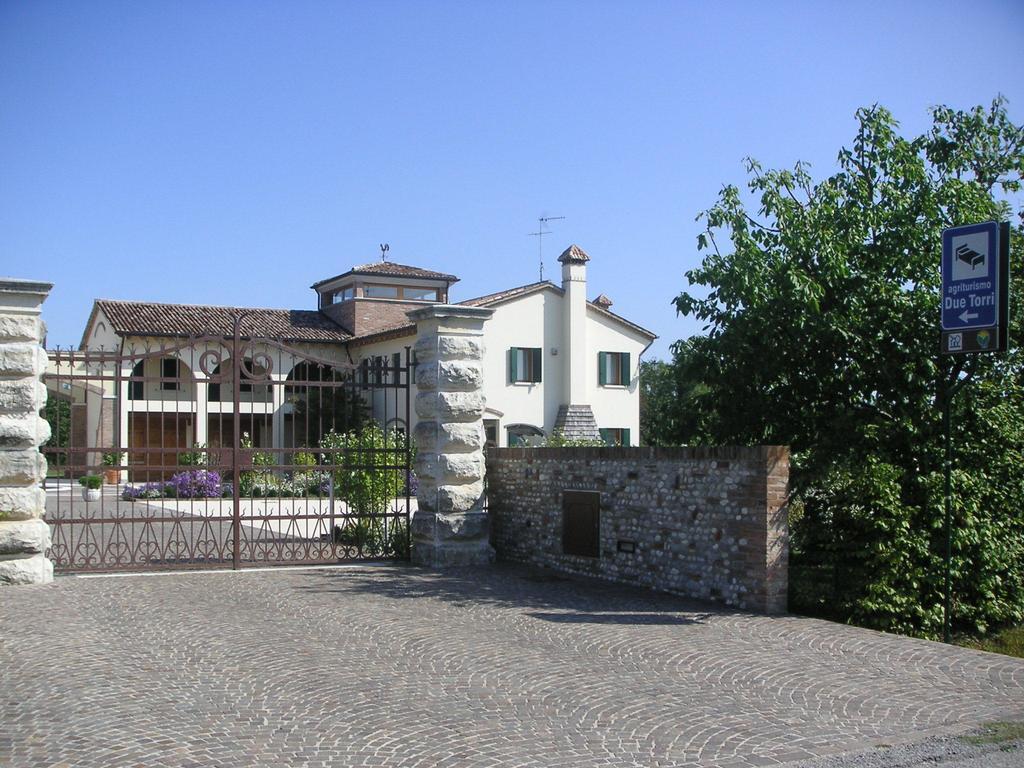 Agriturismo Due Torri 몬테벨루나 외부 사진