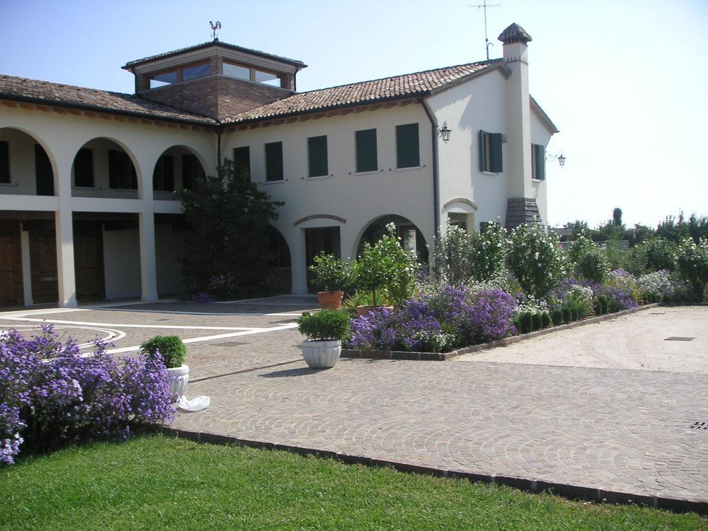 Agriturismo Due Torri 몬테벨루나 외부 사진