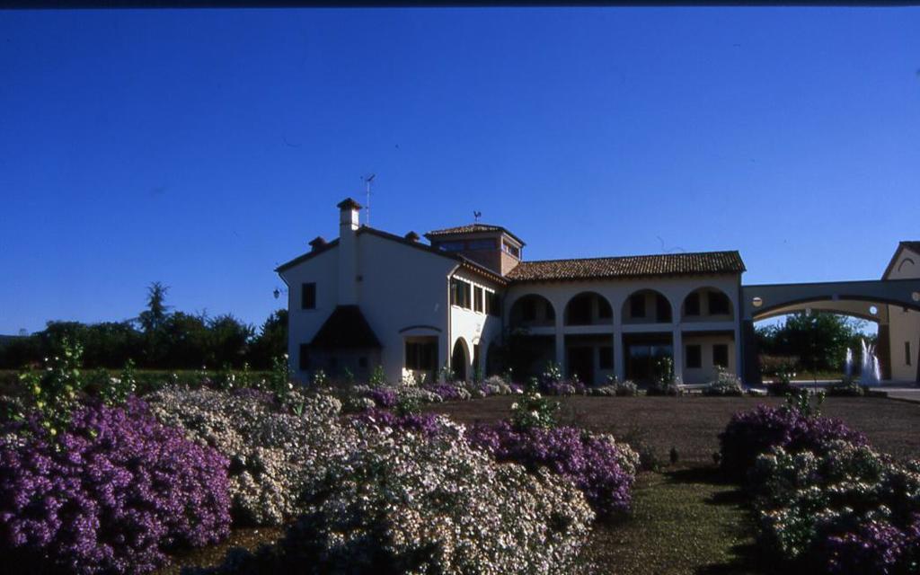 Agriturismo Due Torri 몬테벨루나 외부 사진